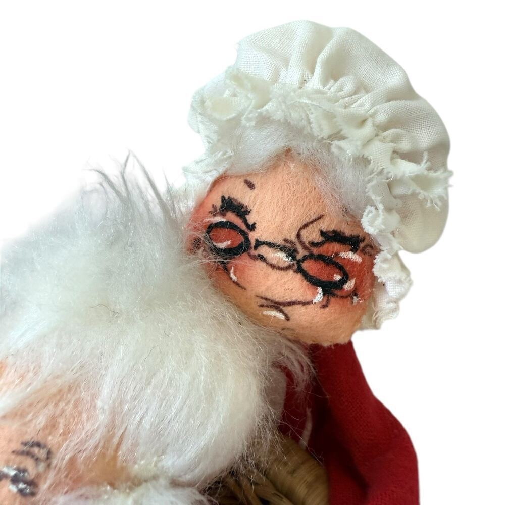 ANNALEE Santa And Mrs. Claus Wicker Chair Christmas Decor Folkart Shabby Chic - Picture 3 of 8